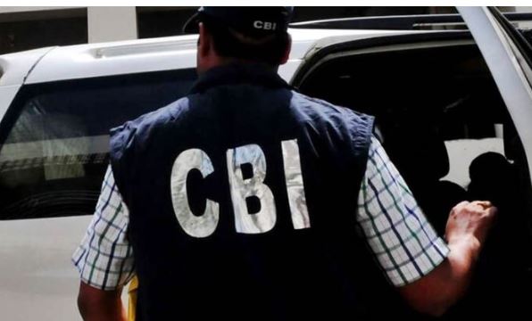 'सीबीआई ने व्यवसायी से कथित तौर पर रिश्वत लेने के आरोप में रक्षा लेखा कार्यालय के वरिष्ठ लेखा परीक्षक को गिरफ्तार किया | '